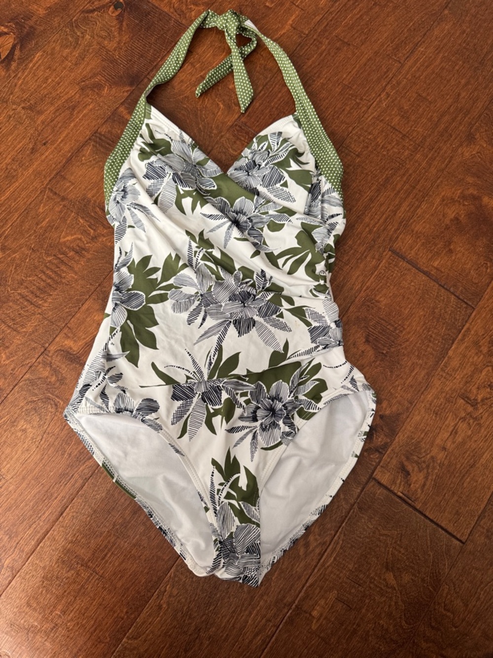 Liz Claiborne White One-Piece Swimsuit with  Floral Print Size 6 NWT